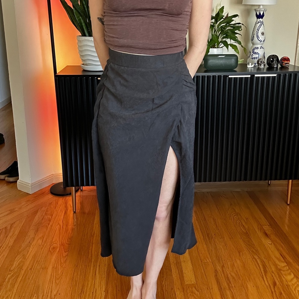 Princess Polly skirt with slit in size 2